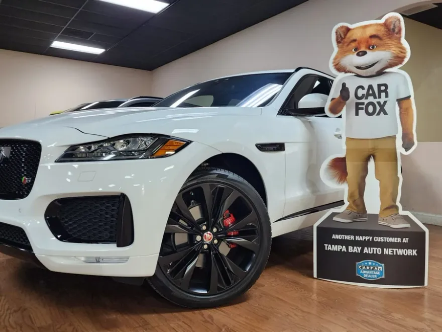 2019 Jaguar F-PACE S photo 1
