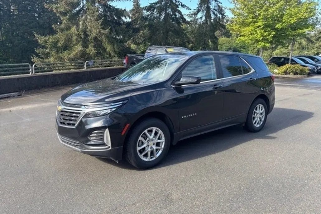 2023 Chevrolet Equinox LT photo 1