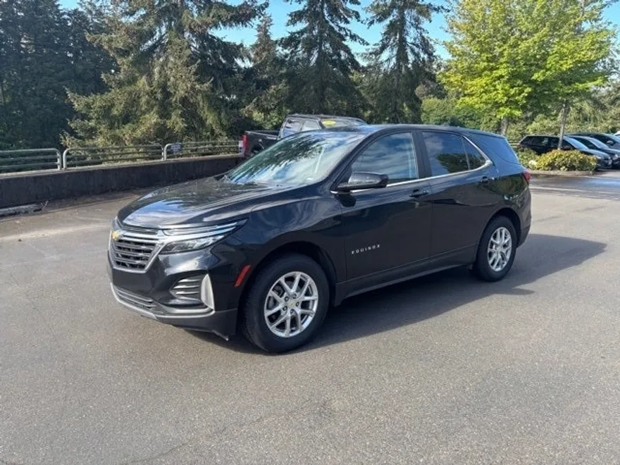 2023 Chevrolet Equinox LT photo 1