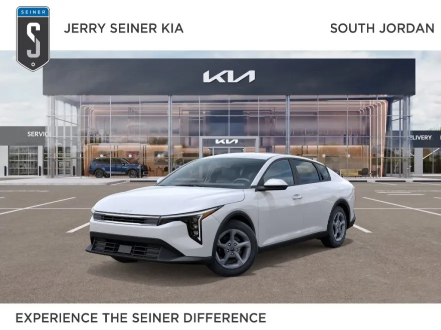 2025 Kia K4 LXS photo 1