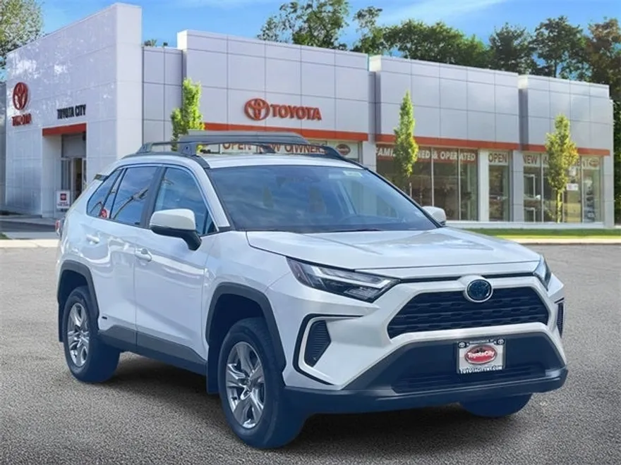 2023 Toyota RAV4 Hybrid XLE photo 1