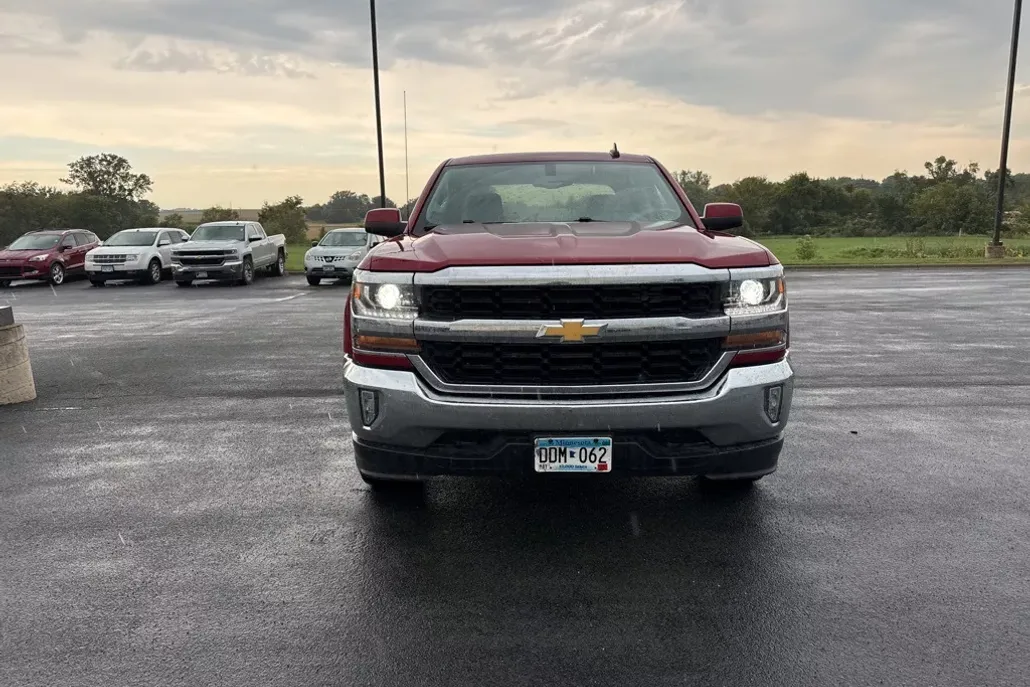 2018 Chevrolet Silverado 1500 LT photo 1