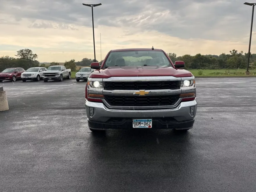 2018 Chevrolet Silverado 1500 LT photo 1