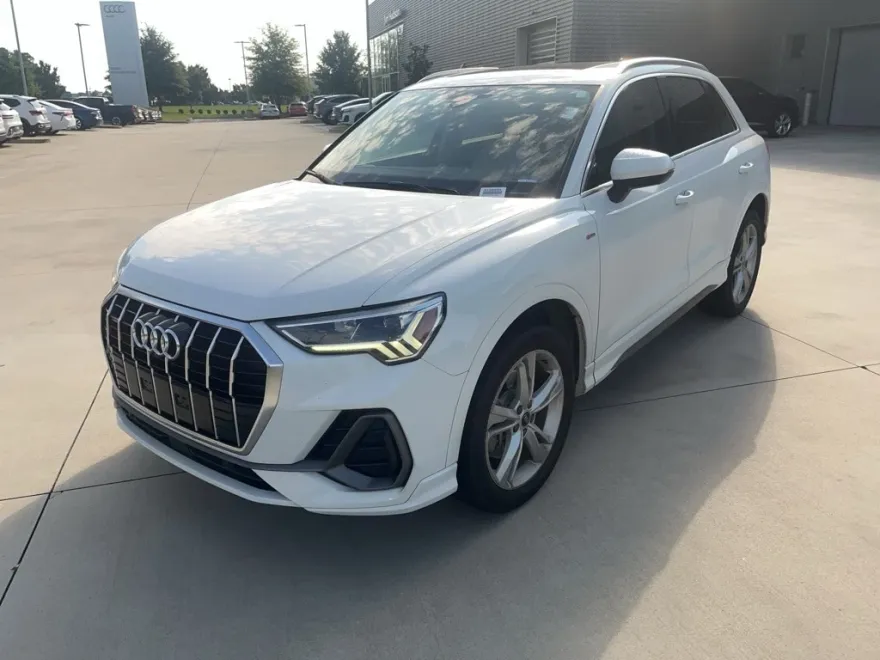 2022 Audi Q3 S line Premium Plus photo 1