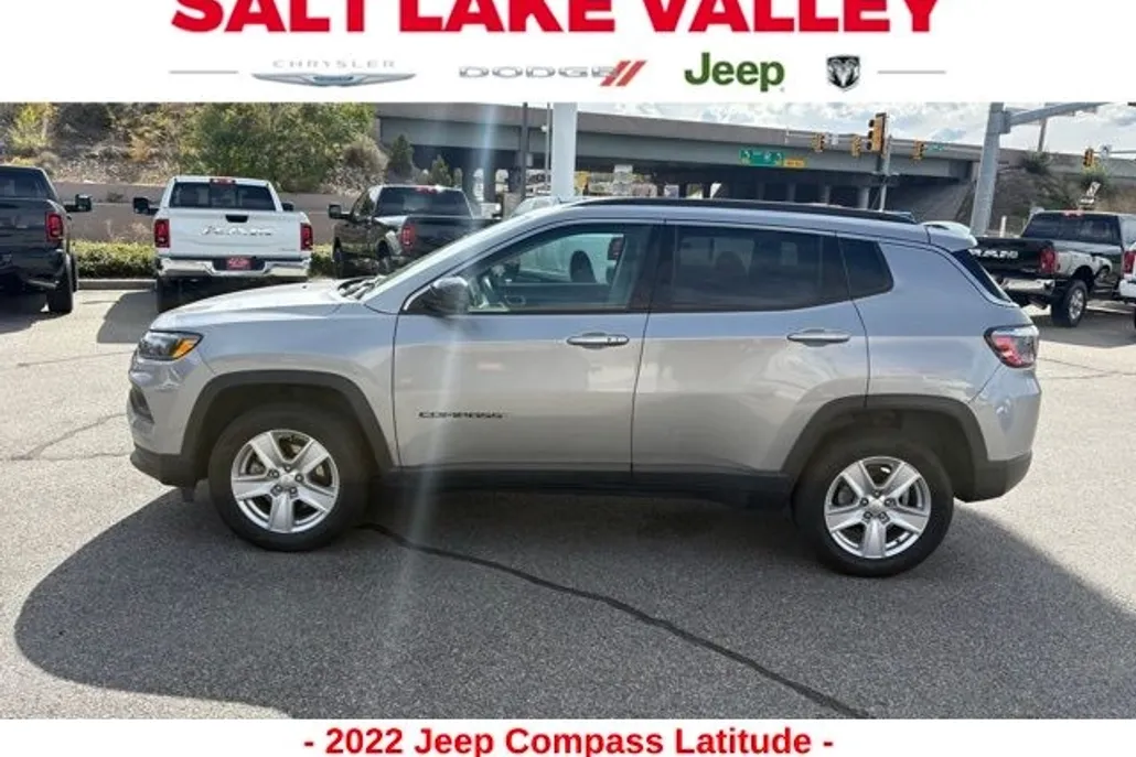 2022 Jeep Compass Latitude photo 1