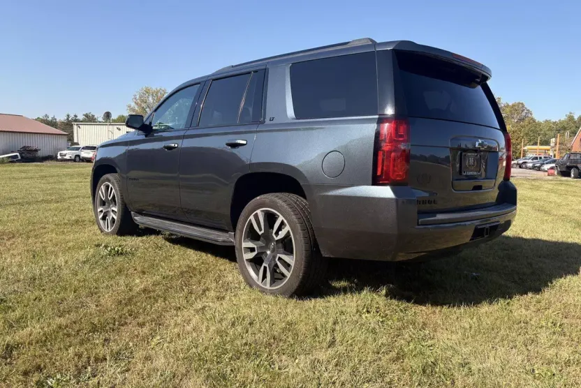 2019 Chevrolet Tahoe LT photo 1