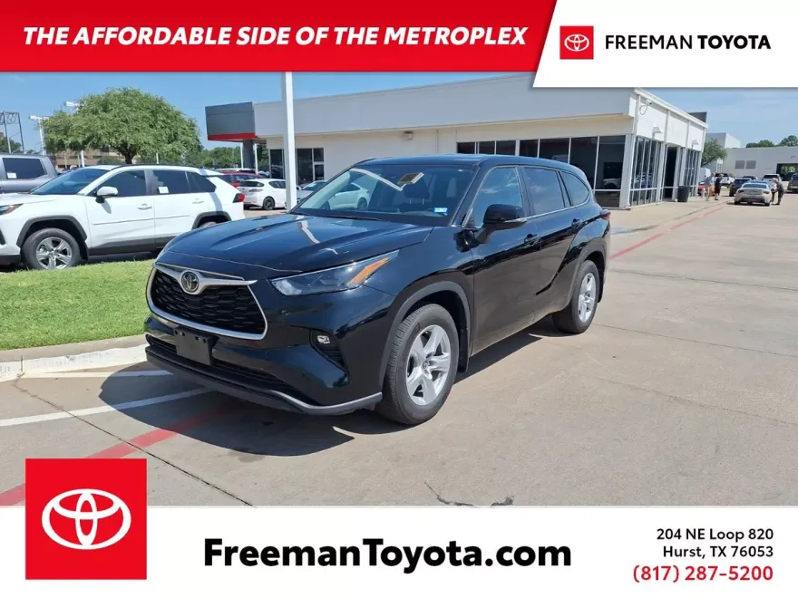 2024 Toyota Highlander LE photo 1