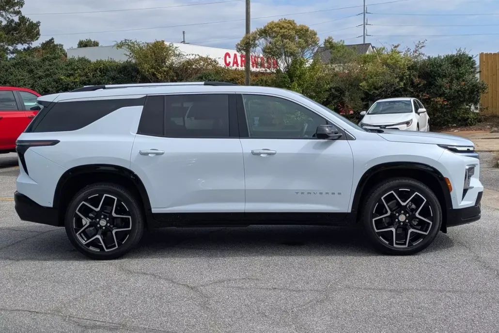 2026 Chevrolet Traverse High Country photo 1