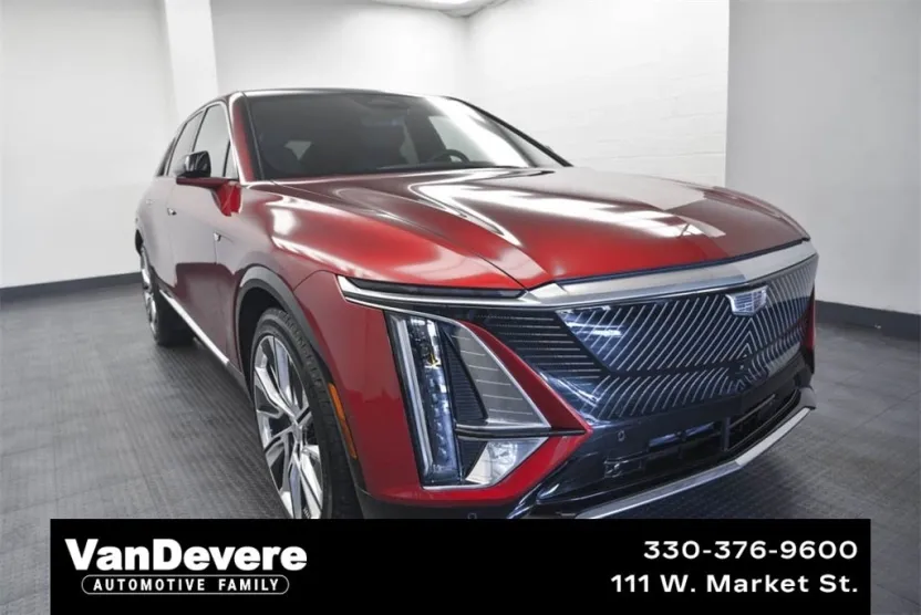 2024 Cadillac Lyriq Luxury photo 1