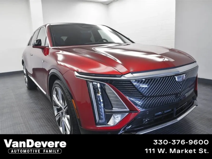 2024 Cadillac Lyriq Luxury photo 1