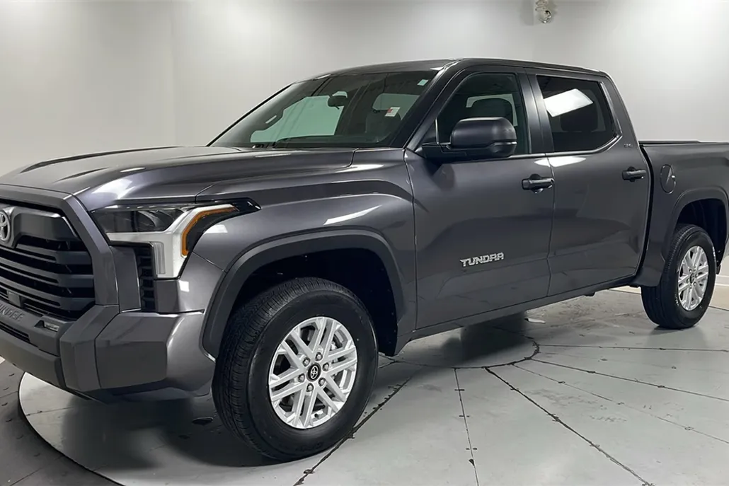 2025 Toyota Tundra SR5 photo 1