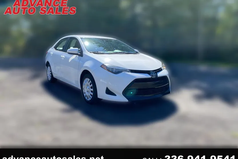 2019 Toyota Corolla LE photo 1