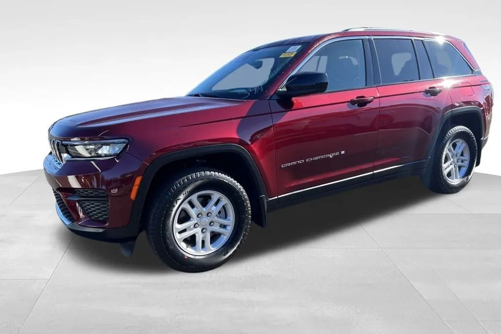 2023 Jeep Grand Cherokee Laredo photo 1