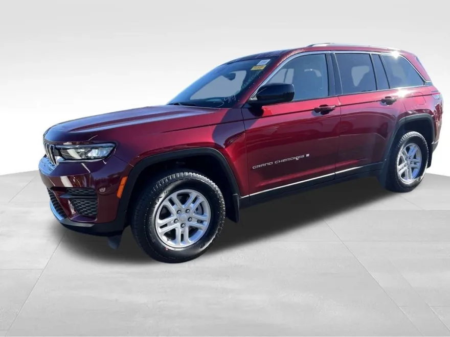 2023 Jeep Grand Cherokee Laredo photo 1