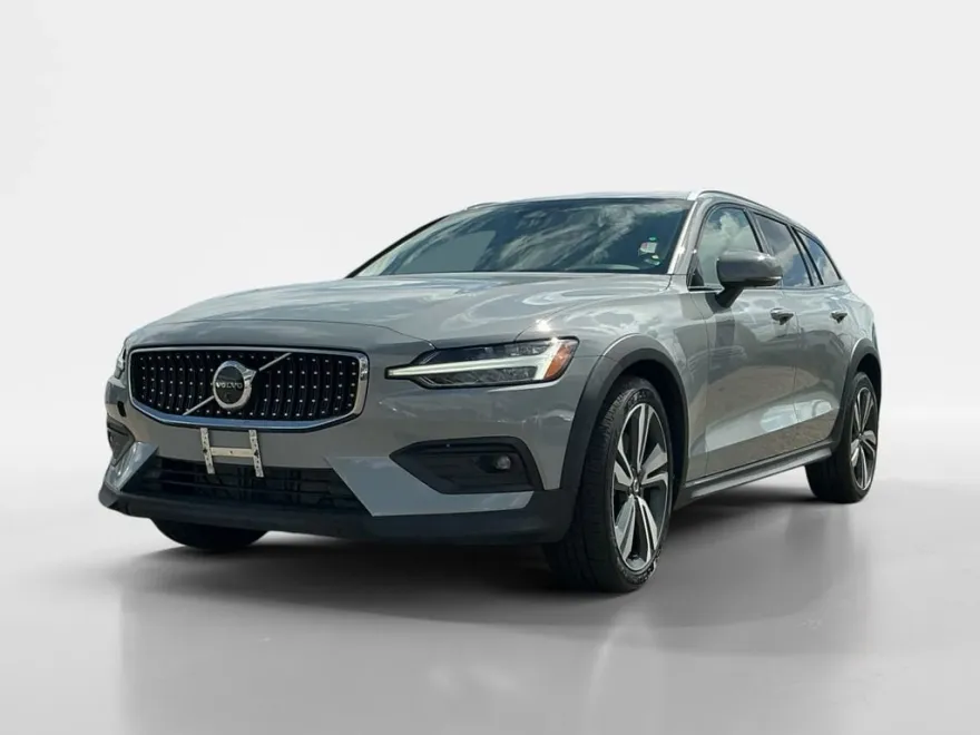 2024 Volvo V60 Cross Country B5 Plus photo 1
