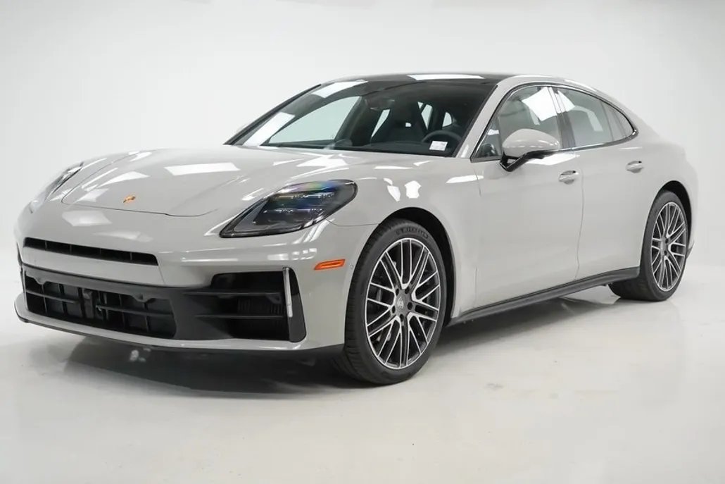 2025 Porsche Panamera 4 photo 1