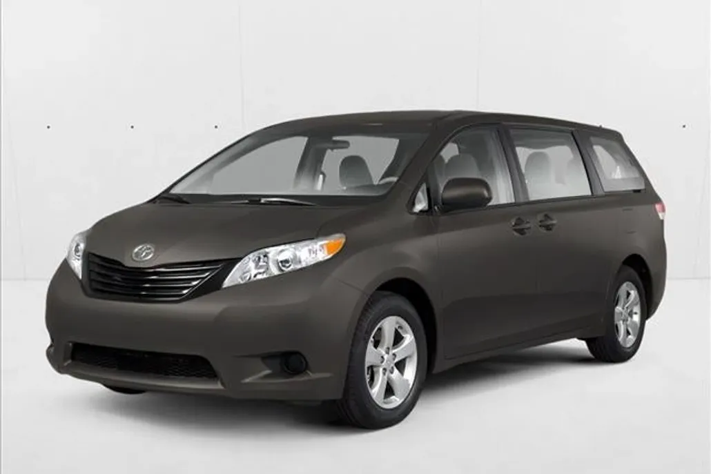 2013 Toyota Sienna LE photo 1