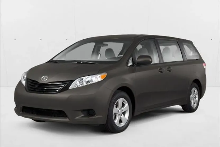 2013 Toyota Sienna LE photo 1