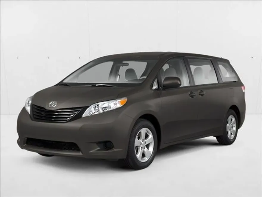 2013 Toyota Sienna LE photo 1