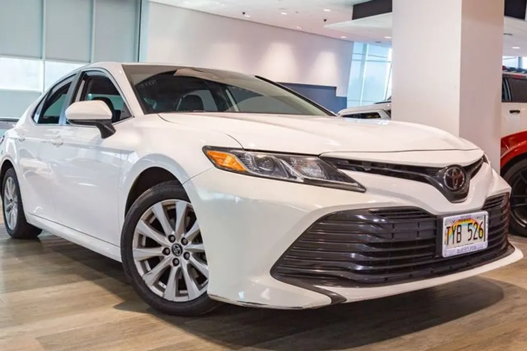 2020 Toyota Camry LE photo 1