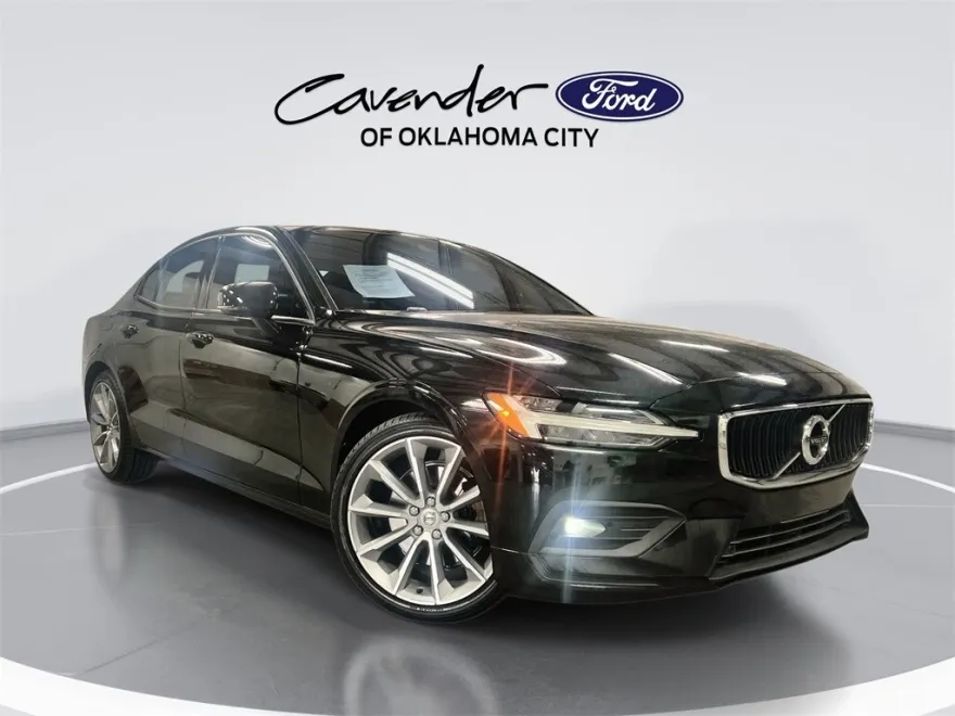 2021 Volvo S60 T5 Momentum photo 1