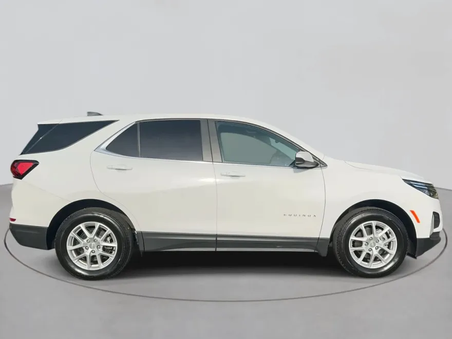 2024 Chevrolet Equinox LT photo 1