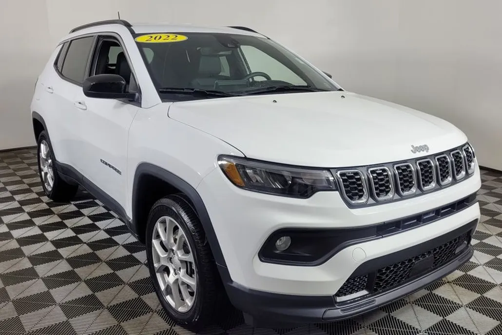 2024 Jeep Compass Latitude Lux photo 1