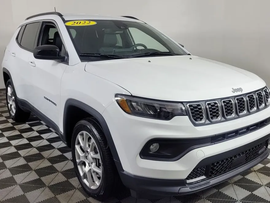 2024 Jeep Compass Latitude Lux photo 1