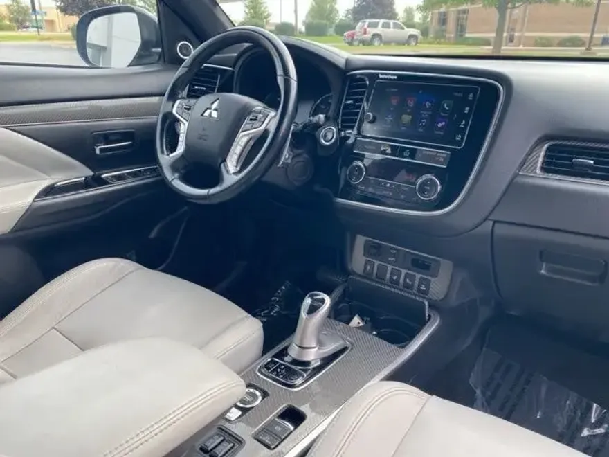 2019 Mitsubishi Outlander PHEV GT photo 1