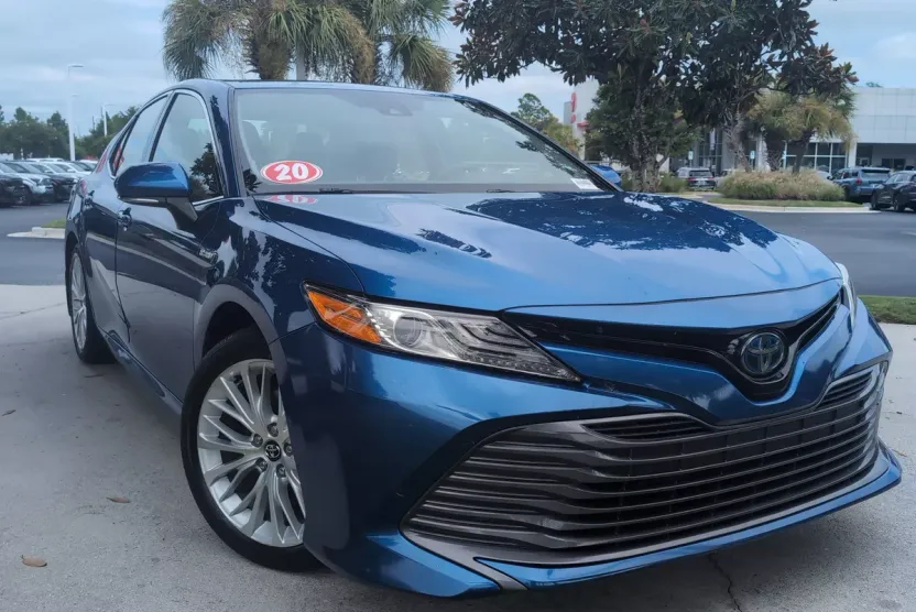 2020 Toyota Camry Hybrid XLE photo 1