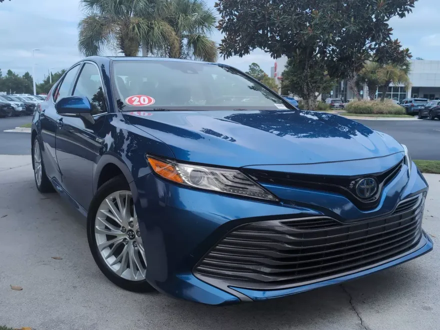 2020 Toyota Camry Hybrid XLE photo 1