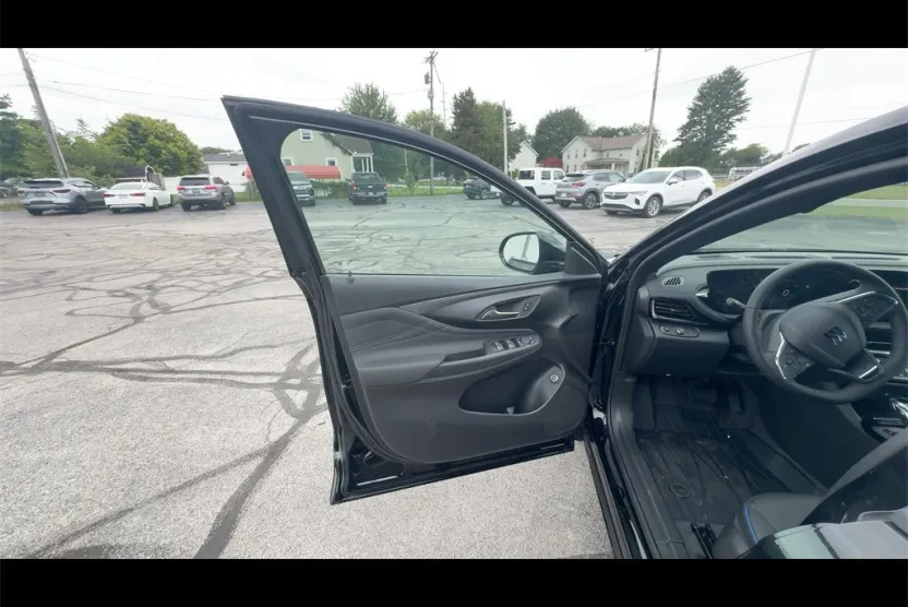 2025 Buick Envista ST photo 1