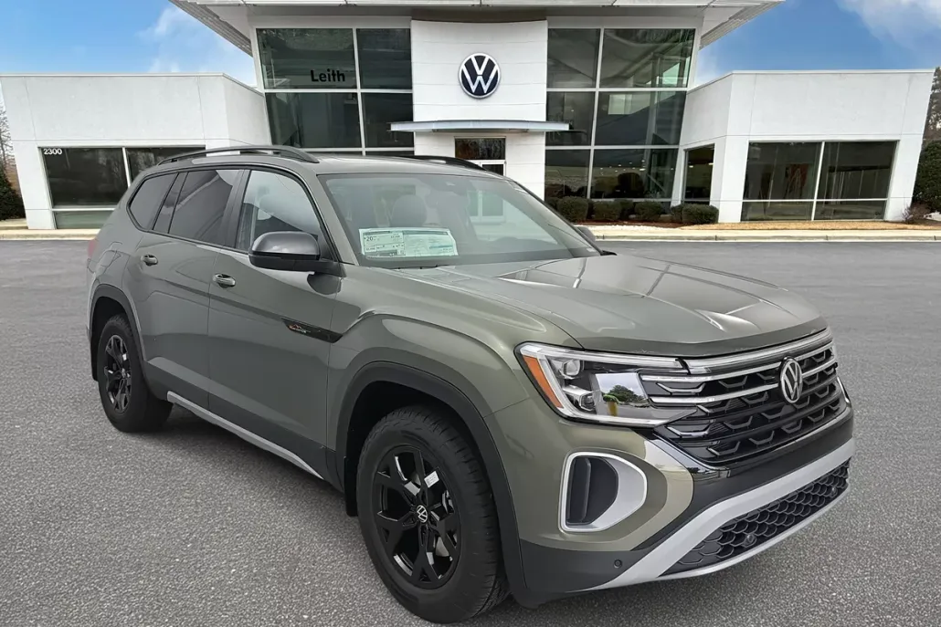 2025 Volkswagen Atlas Peak Edition SE photo 1