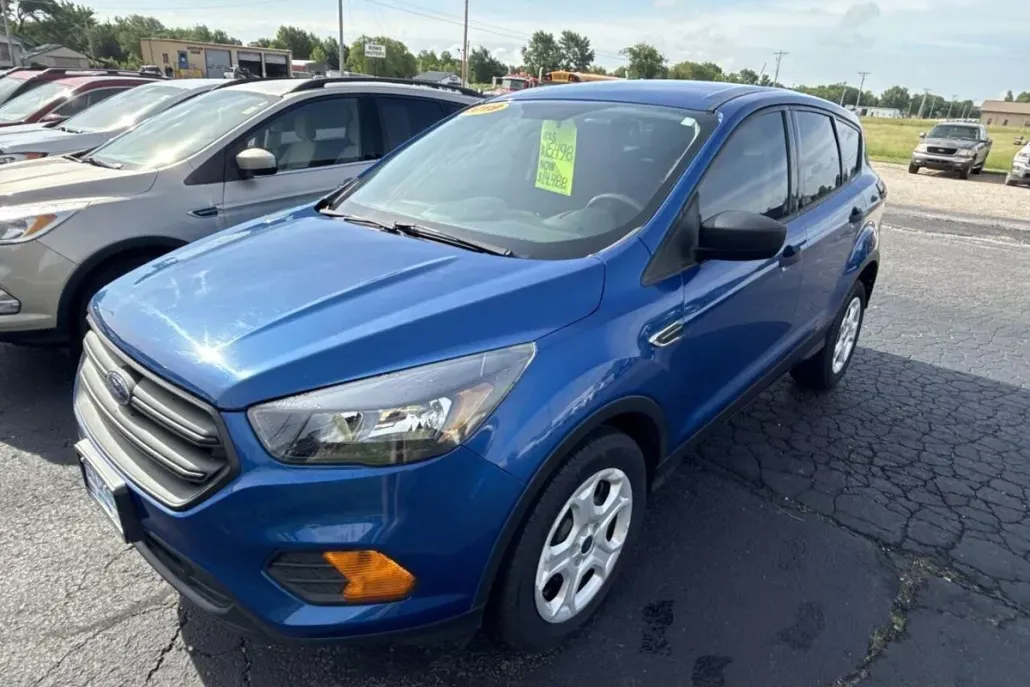 2019 Ford Escape S photo 1