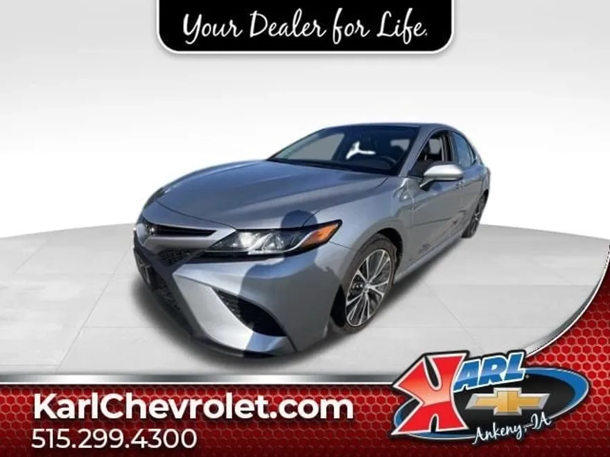 2018 Toyota Camry SE photo 1