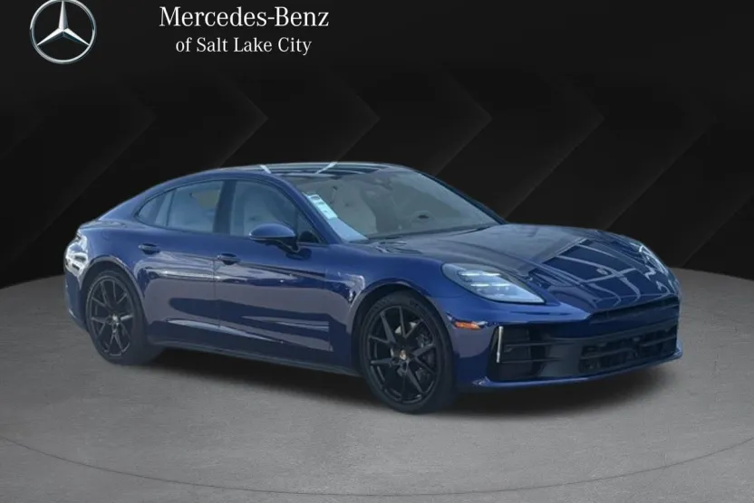 2024 Porsche Panamera 4 photo 1