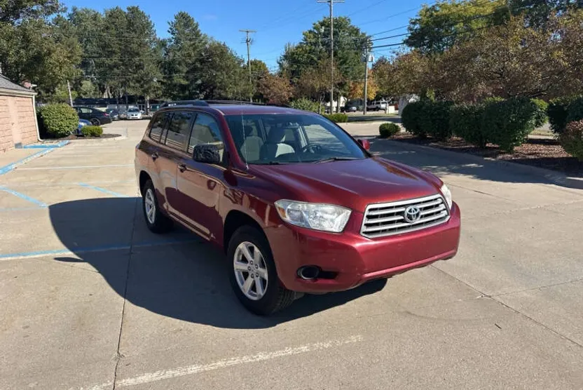 2010 Toyota Highlander Base photo 1