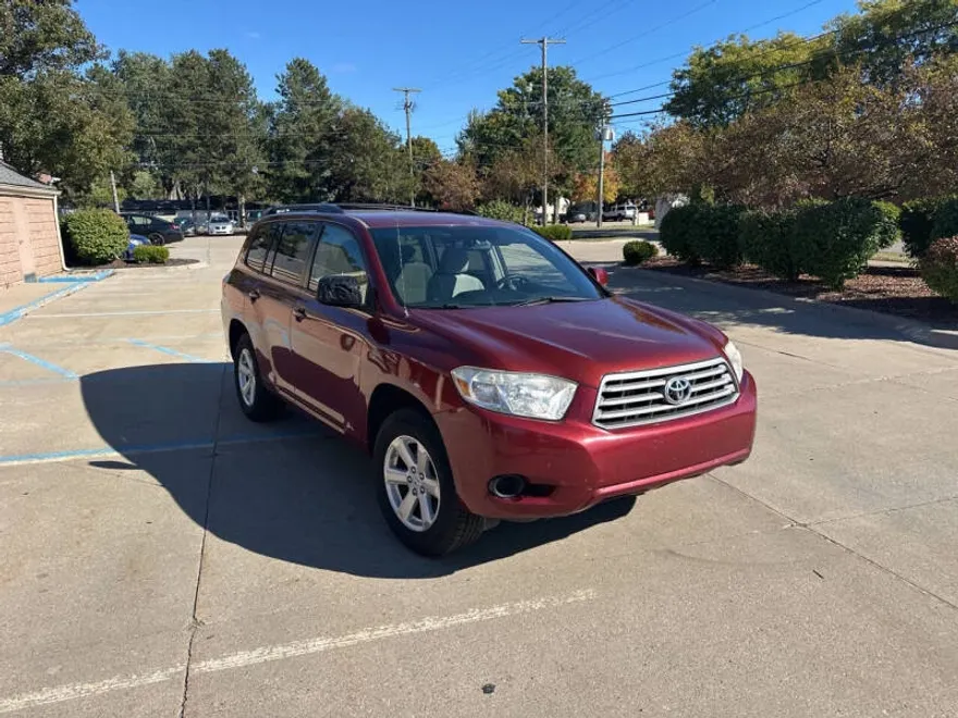 2010 Toyota Highlander Base photo 1