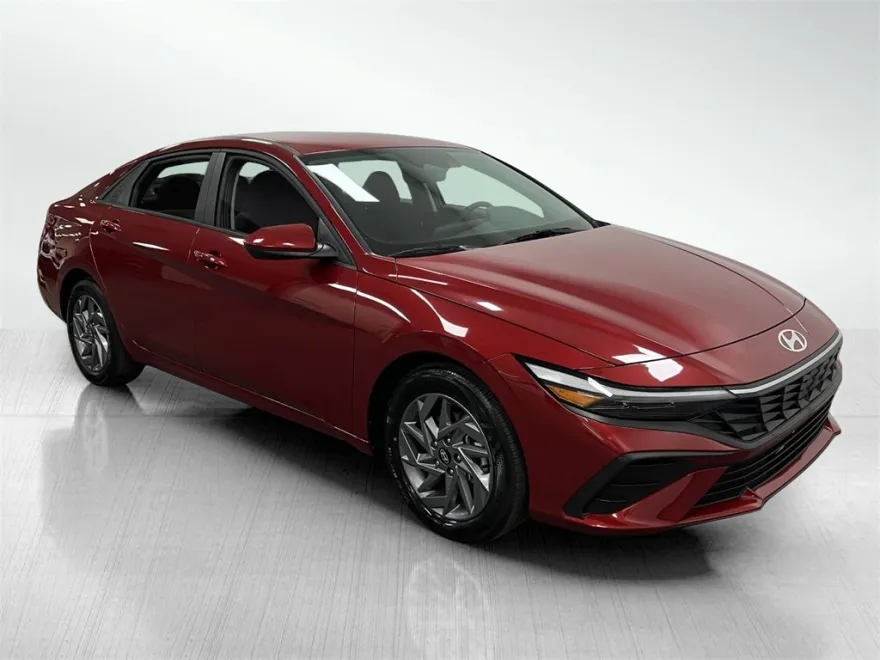 2024 Hyundai Elantra SEL photo 1