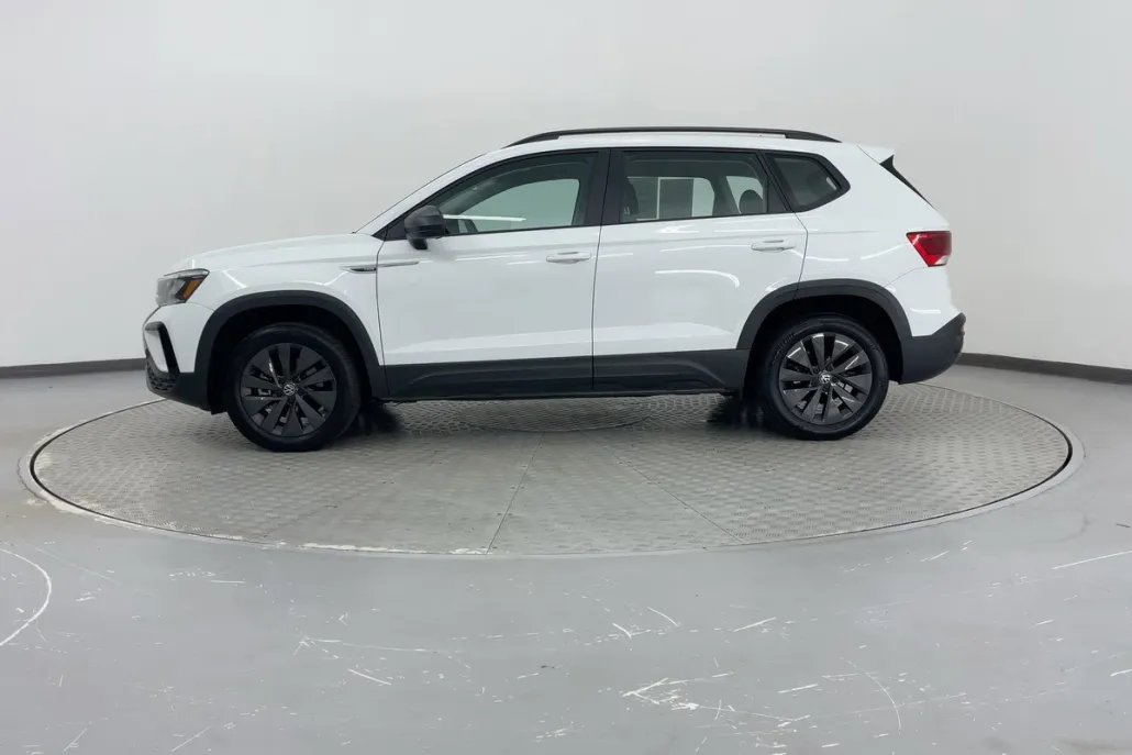 2024 Volkswagen Taos S photo 1
