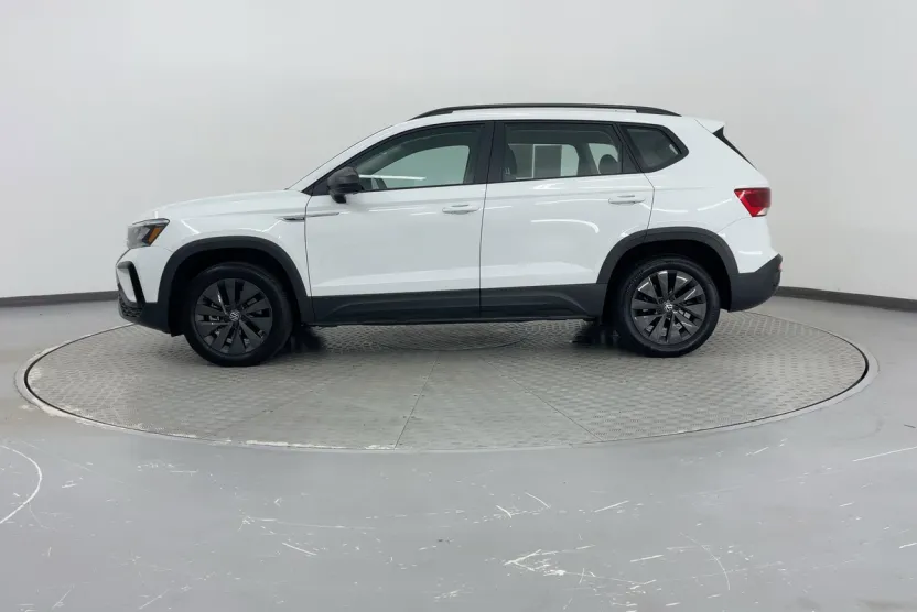 2024 Volkswagen Taos S photo 1