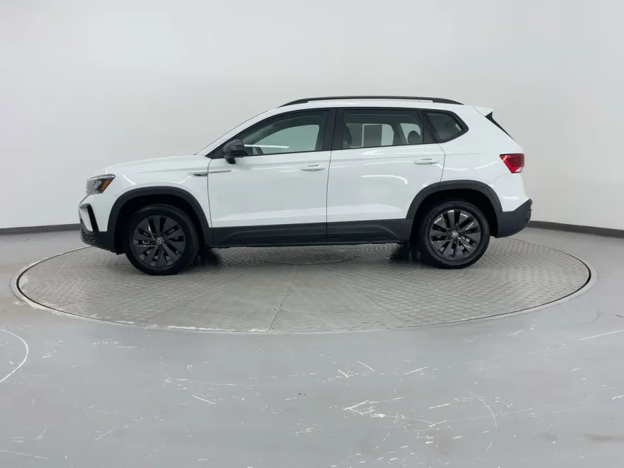 2024 Volkswagen Taos S photo 1