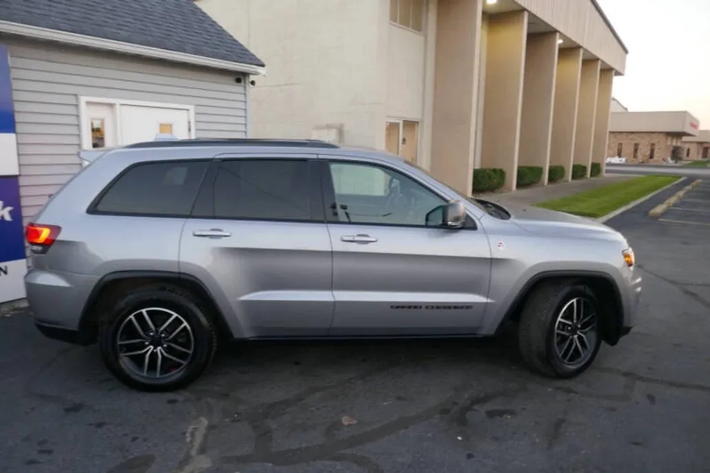 2020 Jeep Grand Cherokee Trailhawk photo 1