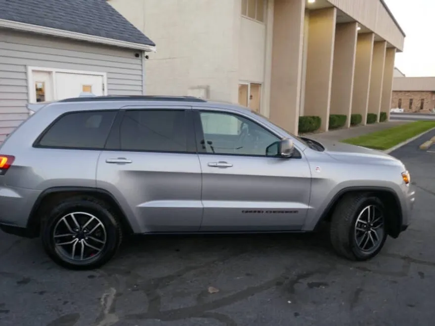 2020 Jeep Grand Cherokee Trailhawk photo 1