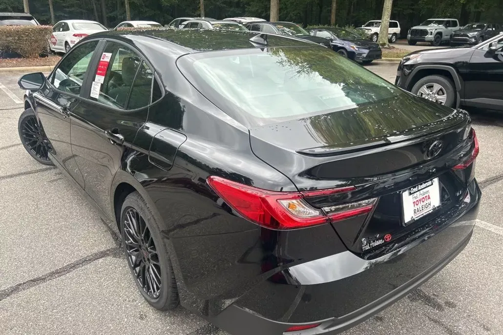 2025 Toyota Camry LE photo 1