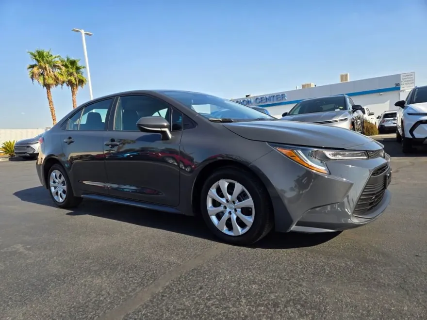 2024 Toyota Corolla LE photo 1