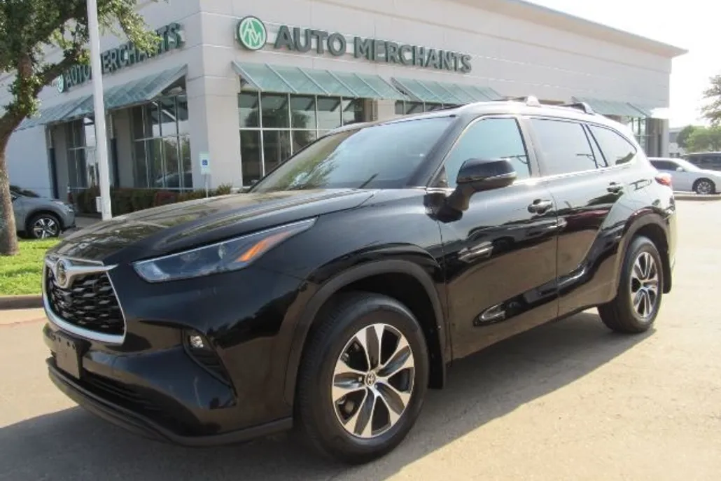 2023 Toyota Highlander XLE photo 1