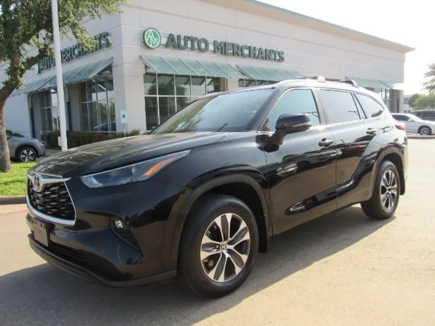 2023 Toyota Highlander XLE photo 1