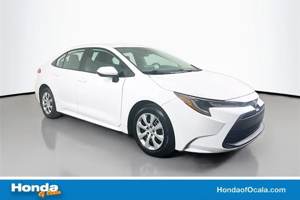 2023 Toyota Corolla LE photo 1