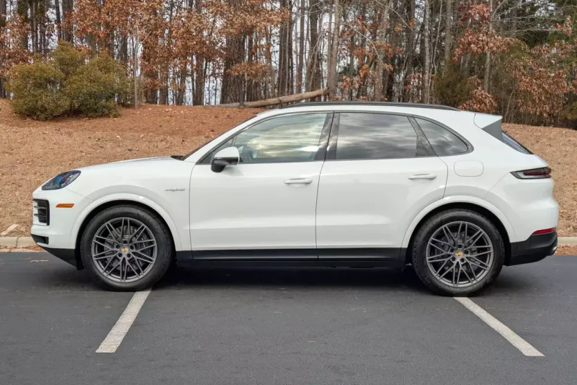 2024 Porsche Cayenne E-Hybrid photo 1